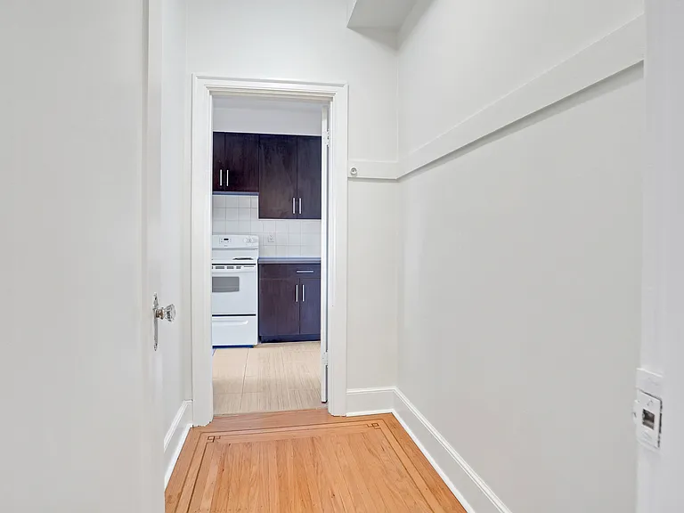 1530 W 13th Ave — Photo 10