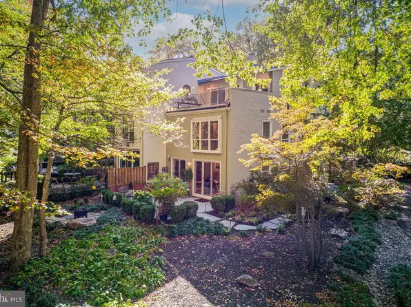 11464 Orchard Ln, Reston, VA 20190