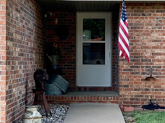 3rd image of 105 Pebble Creek Lane