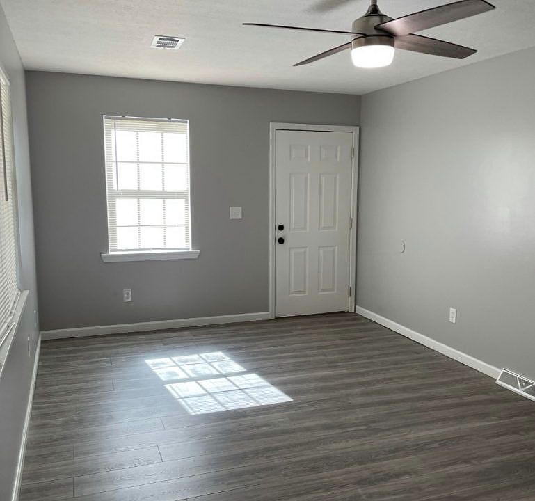 2nd image of 112A Melanie Ln