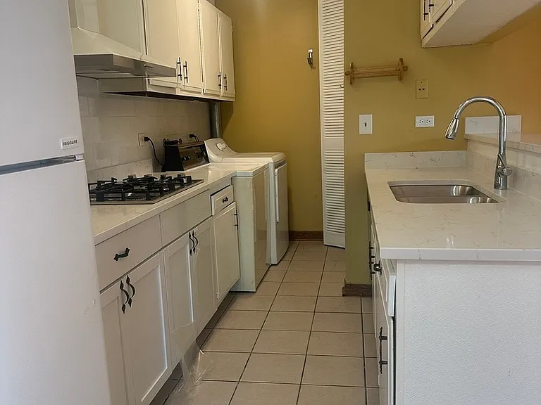1284 Prairie Ave #D — Photo 7
