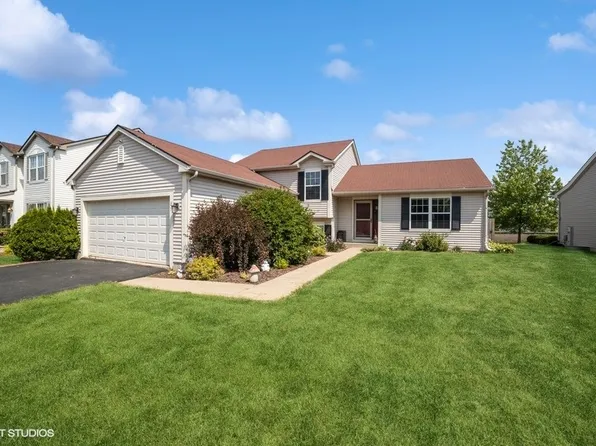 85 W Prairiefield Ave, Cortland, IL 60112