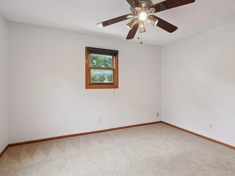 2745 Webster Ave S — Photo 14