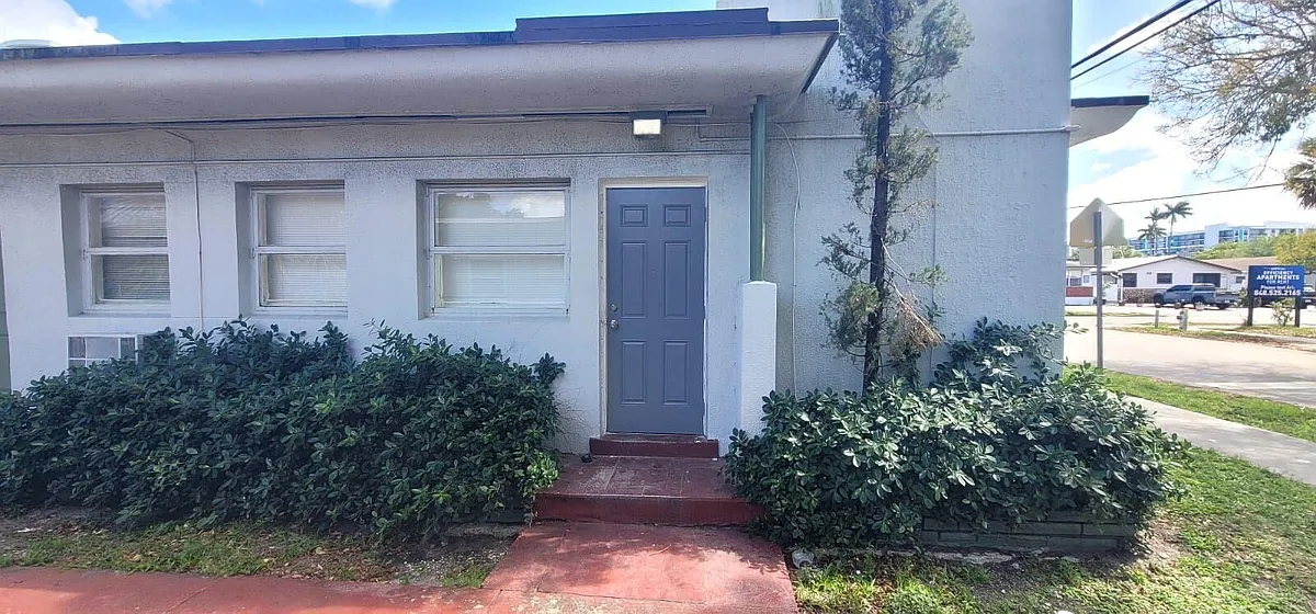 Building Photo - 403 N 19th Ave #J
