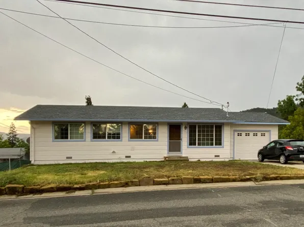 923 North St, Yreka, CA 96097