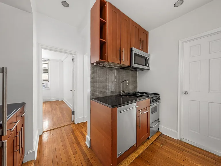71 Park Ave #11D — Photo 4