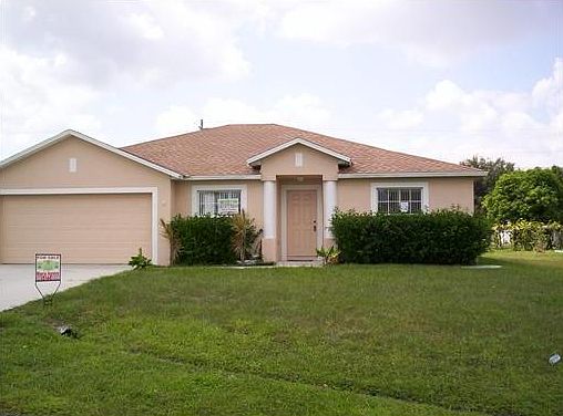 Home For Sale In Port saint lucie