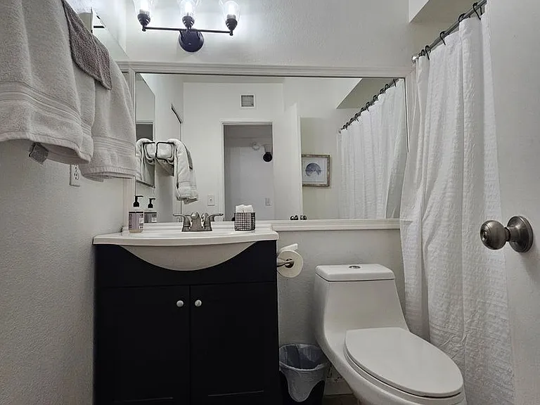712 N Santa Barbara #1 — Photo 19