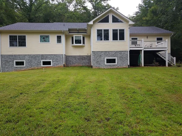 1652 Deer Trail Lakes Dr, Clarkesville, GA 30523