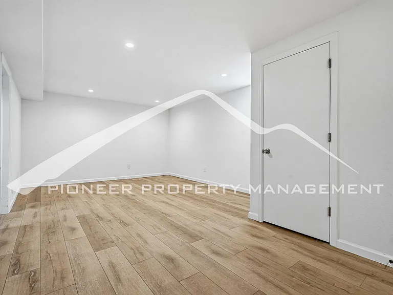1465 S Troy St — Photo 14