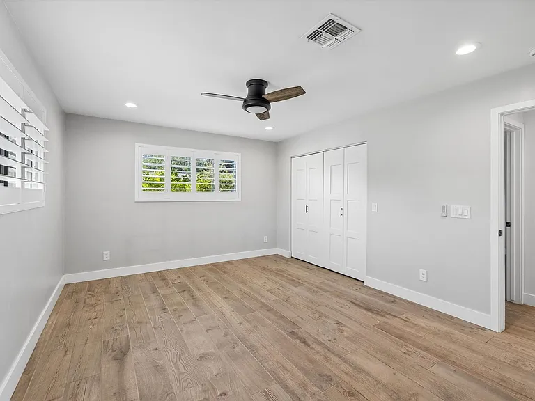 301 E Royal Palm Rd — Photo 34