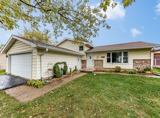 16813 Meadowdale Dr, Oak Forest, IL 60452