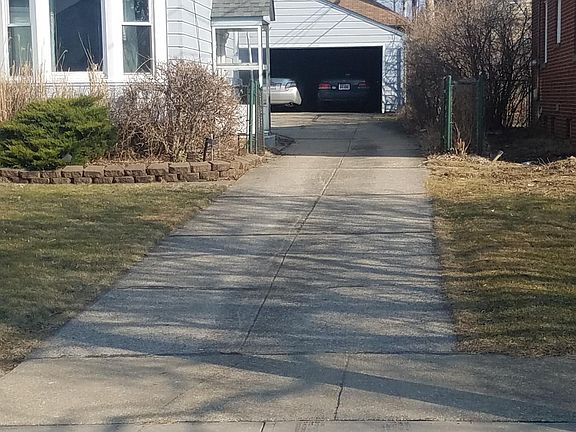 3rd image of 16908 E Park Dr
