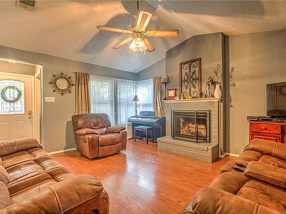 4th image of 7409 Creekfall Dr