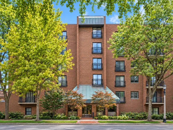 7575 Lake St APT 4B, River Forest, IL 60305
