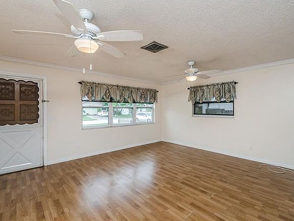 3rd image of 530 85th Ave N