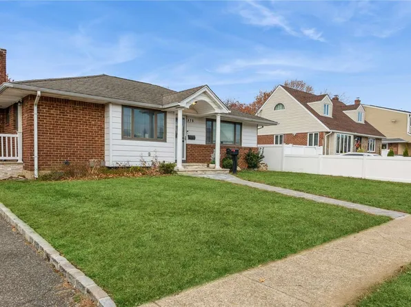 476 Whittier Avenue, Levittown, NY 11756