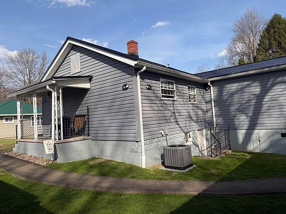 3rd image of 1513 Worthington St