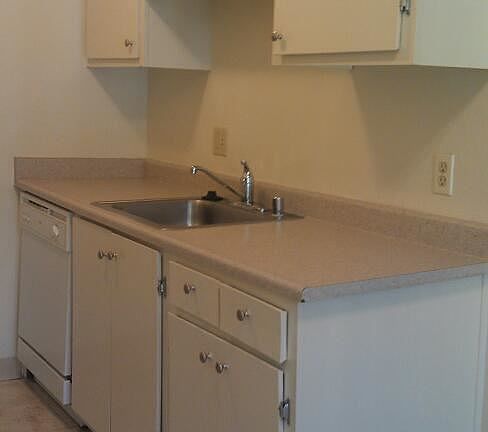 4th image of 1312 G St APT 04