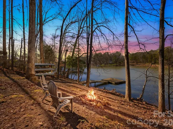 294 Carroll Cv, Lake Wylie, SC 29710