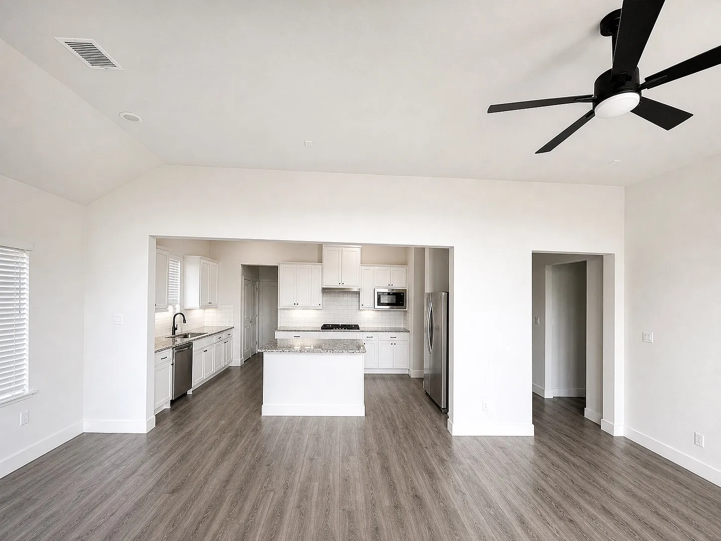 3 bed, 2.5 bath, 1930 sqft, $2,549 — Photo 4