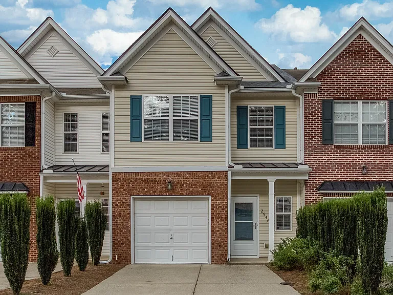 2946 Greyhawk Ln — Photo 4