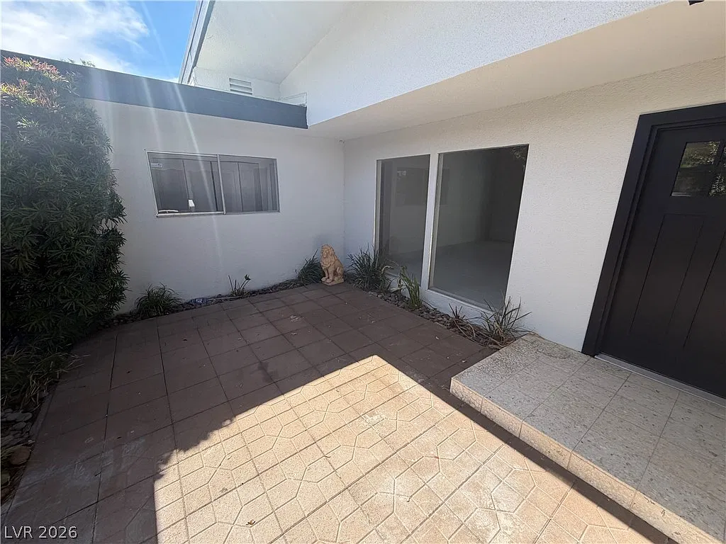 4 bed, 2.5 bath, 2936 sqft, $3,724 — Photo 3