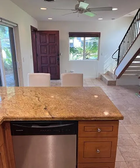 1362 Hymettus Ave #A — Photo 6