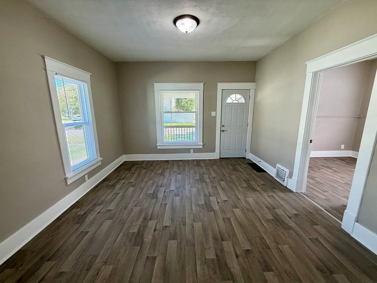3 bed, 1005 sqft, $1,595 — Photo 4