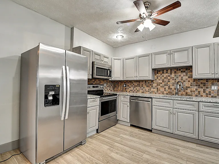 2915 N Talbott St — Photo 11