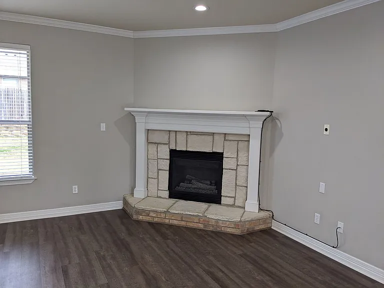 5805 Thompson Pl — Photo 3