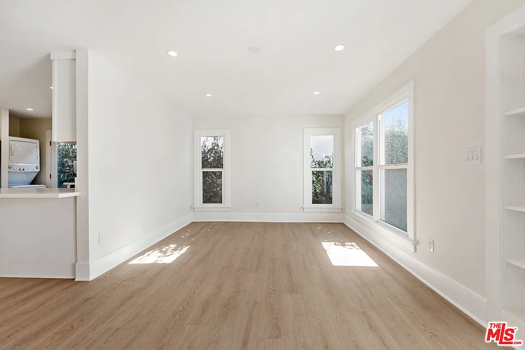 2 bed, 2.0 bath, 1000 sqft, $3,850 — Photo 3