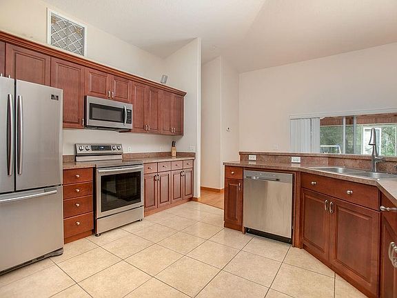 3rd image of 555 Antler Ave
