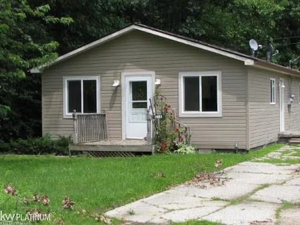 9083 Island Dr, Algonac, MI 48001