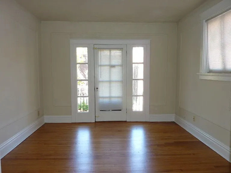 6326 Southwood Ave — Photo 5