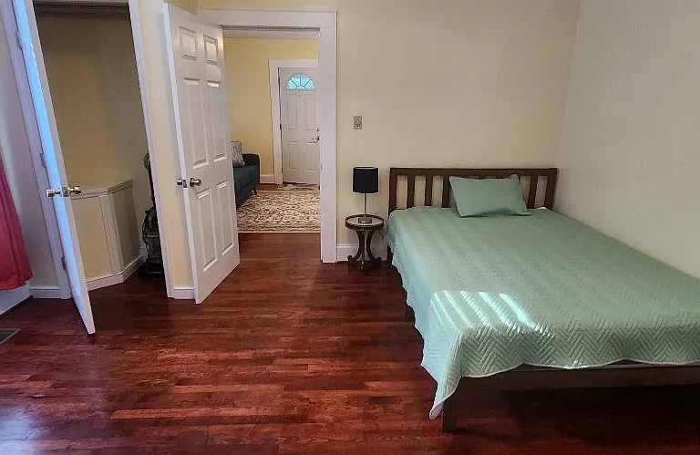 705 W Markham Ave #B — Photo 9