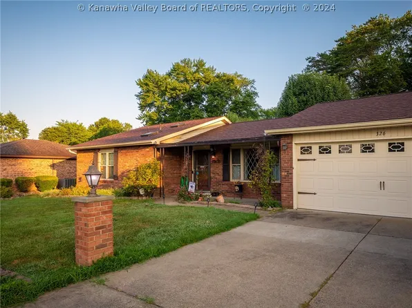 326 Sunset Dr, Hurricane, WV 25526