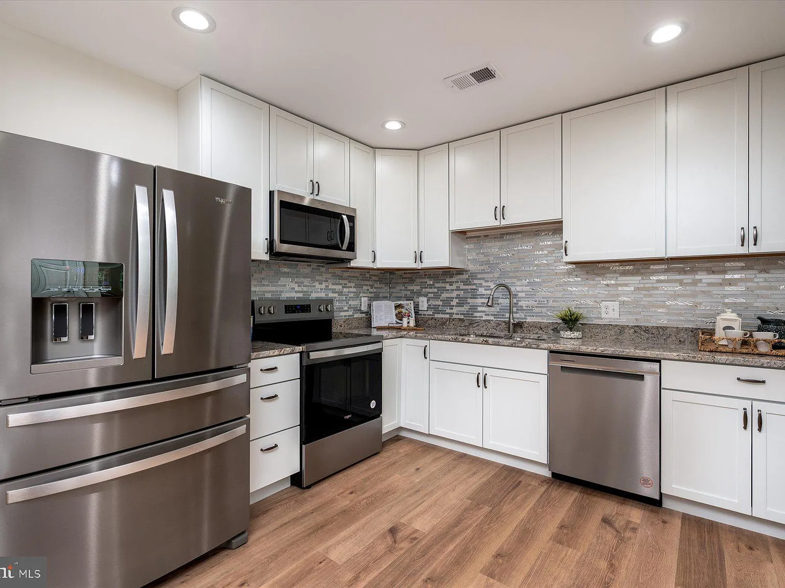 4 bed, 2.5 bath, 1784 sqft, $3,900 — Photo 3