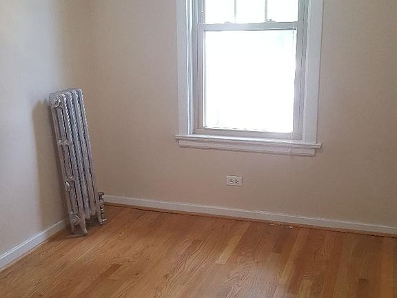 4th image of 911 Pleasant St APT 3E