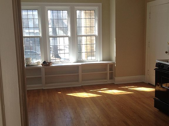 2nd image of 1044 Maryland St
