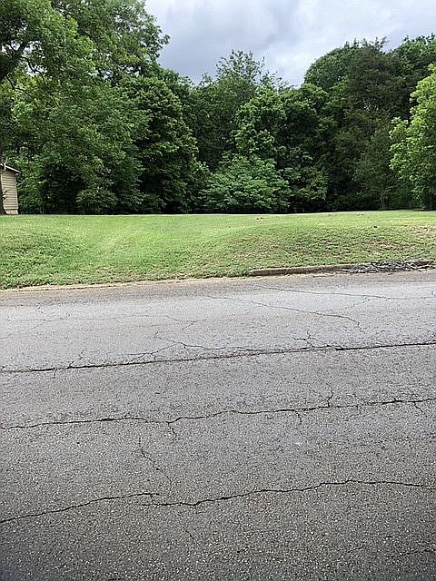 1st image of 909 W Reagan St