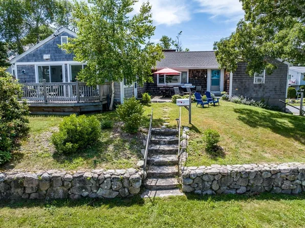 7 Bay Shr, Hyannis, MA 02601
