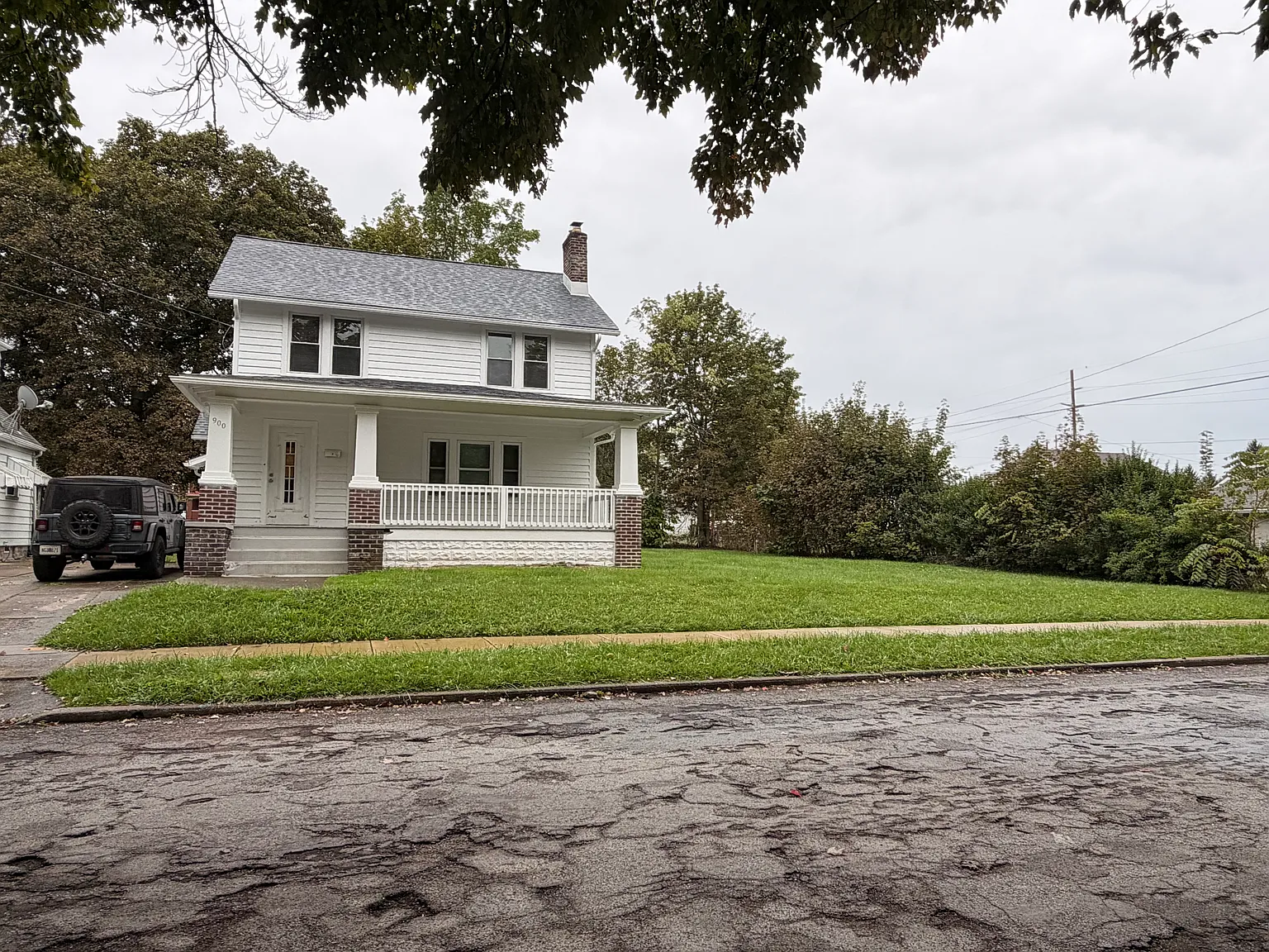 3 bed, $1,050 — Photo 1