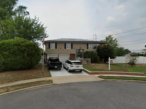 14 Hilton Court, Hicksville, NY 11801