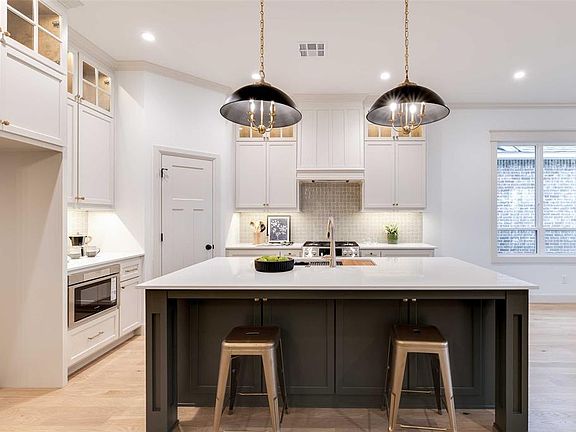 3rd image of 1724 Paseo Pl
