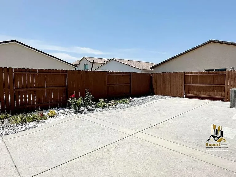 4040 Swing Way — Photo 27
