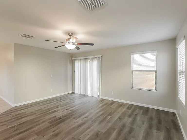 8039 W Agora Ln — Photo 6