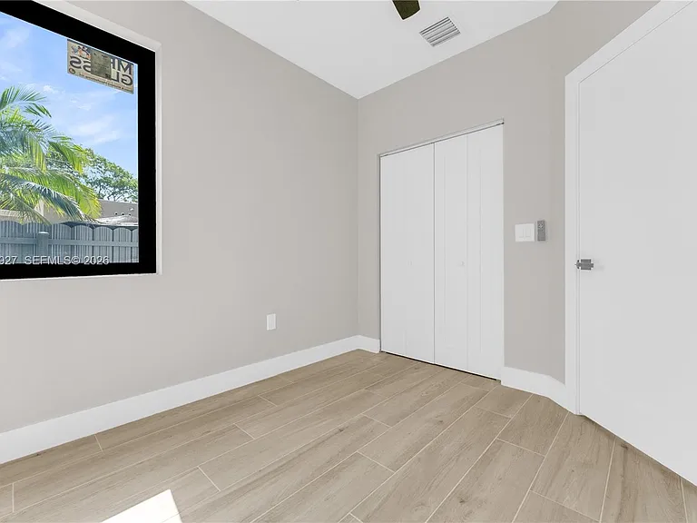 1818 NW 49th St — Photo 11