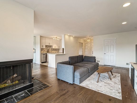 3rd image of 3085 Pheasant Creek Dr APT 311