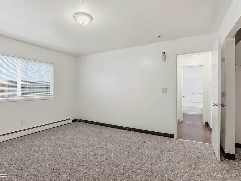 415 N Bragaw — Photo 13